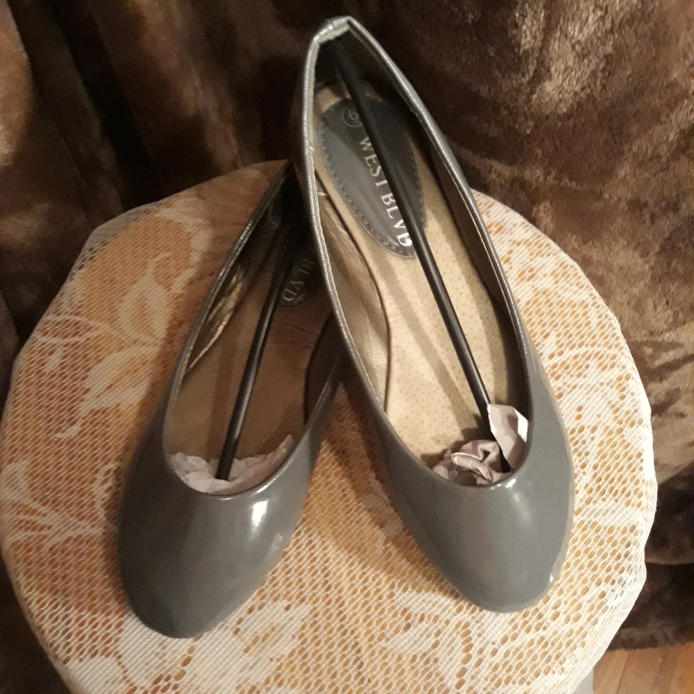 Brand new patent gray West Blvd ballet flats